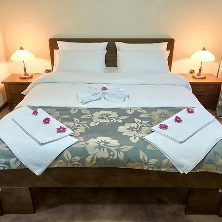 Garni Lux فندق 3*