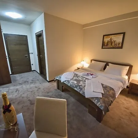 Garni Lux كراغوييفاك