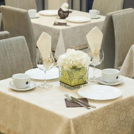 Garni Lux فندق 3*