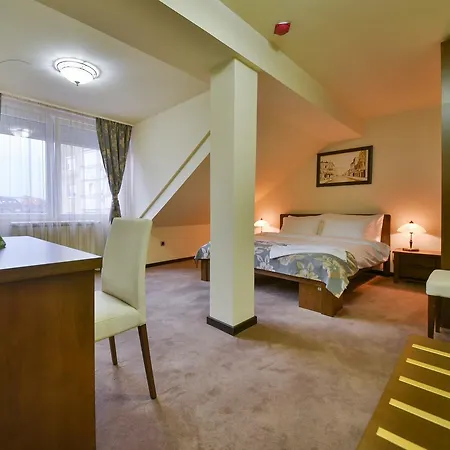 Garni Lux فندق كراغوييفاك