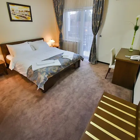 فندق Garni Lux 3*